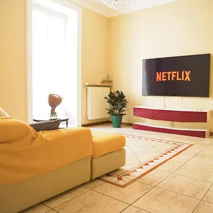  Apartment Wonderful Downtown Apartment-hd Netflix, King-size Bed, Two Minutes' Walk From Metro